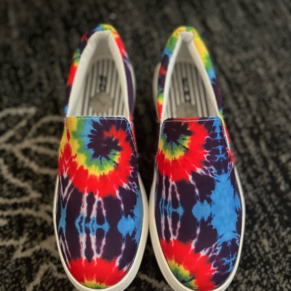 Tie-dye slip on shoes sz 7